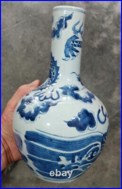 10 old China porcelain Qing Dynasty Qianlong Blue white Dragon pattern bottle