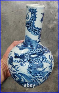 10 old China porcelain Qing Dynasty Qianlong Blue white Dragon pattern bottle