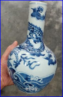 10 old China porcelain Qing Dynasty Qianlong Blue white Dragon pattern bottle