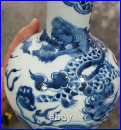 10 old China porcelain Qing Dynasty Qianlong Blue white Dragon pattern bottle