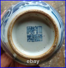 10 old China porcelain Qing Dynasty Qianlong Blue white Dragon pattern bottle