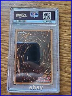 2002 Yu-Gi-Oh! Blue Eyes White Dragon SDK #001 PSA 7 NM