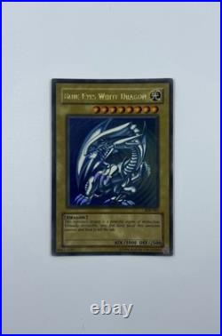 2002 Yu-Gi-Oh! Blue Eyes White Dragon SDK-001 Ultra Rare (NM / MINT) Kaiba Deck 2002 Yu-Gi-Oh! Blue Eyes White Dragon SDK-001 Ultra Rare (NM / MINT) Kaiba Deck