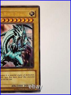 Blue-Eyes White Dragon LOB-001 The Legend of Blue Eyes White Dragon Unlimited