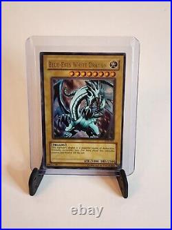 Blue-Eyes White Dragon LOB-001 The Legend of Blue Eyes White Dragon Unlimited