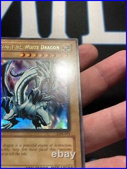 Blue-Eyes White Dragon LOB-001 Ultra Rare 1st Edition Yugioh 1/2