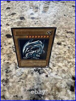 Blue-Eyes White Dragon SDK-001 Unlimited Ultra Rare Lightly Played 1996