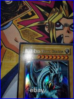 Blue-Eyes White Dragon lob-e001 1st Edition (GOOD-USED) Ultra Rare Yu-Gi-Oh