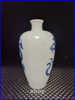 Chinese Blue&white Porcelain HandPainted Exquisite Dragon Pattern Vase 24726