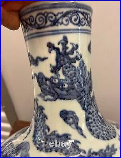 Chinese antique blue and white porcelain 3 dragon vase. Ming Yongle Mark