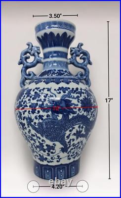Classic Blue and White Dragon Porcelain Vase, Jingdezhen, China Classic Blue and White Dragon Porcelain Vase, Jingdezhen, China