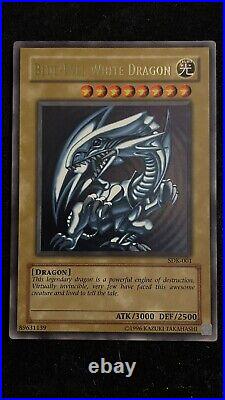 NM-YUGIOH! - BLUE EYES WHITE DRAGON Holo SDK-001 Secret Rare