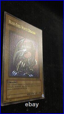 NM-YUGIOH! - BLUE EYES WHITE DRAGON Holo SDK-001 Secret Rare