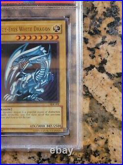 Original 2002 Yu-Gi-Oh! Blue Eyes White Dragon SDK-001 Unlimited PSA 8