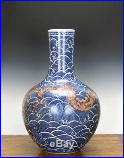 Superb Chinese Ming Style Enamel Dragon Blue and White Globular Porcelain Vase