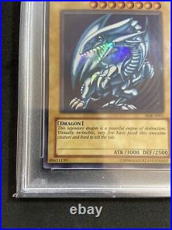 YUGIOH (Australian) Blue-Eyes White Dragon Kaiba SDK-A001 Ultra Rare PSA 8 Unl