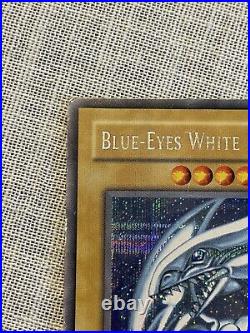 Yu-Gi-Oh Blue Eyes White Dragon DDS-001 Secret Rare (Prismatic) Damaged
