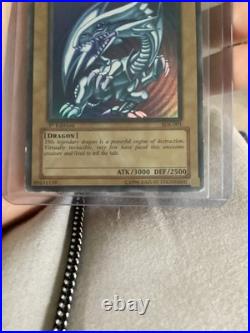 Yu-Gi-Oh Blue-Eyes White Dragon Ultra Rare Holographic 1st Edition Card