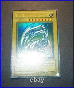 YuGiOh! Card 1996 Ultra rare Blue-Eyes White Dragon SDK 001