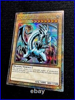 Yugioh. Blue Eyes White Dragon. Quarter Century Secret Rare. Ra03-en079. Nm