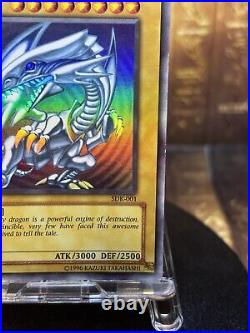 Yugioh Blue Eyes White Dragon Ultra Rare SDK-001 1st